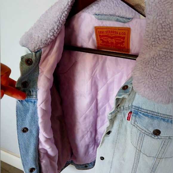 Levi’s Lavender Sherpa Trucker Jacket Women's Size L - Picture 4 of 4